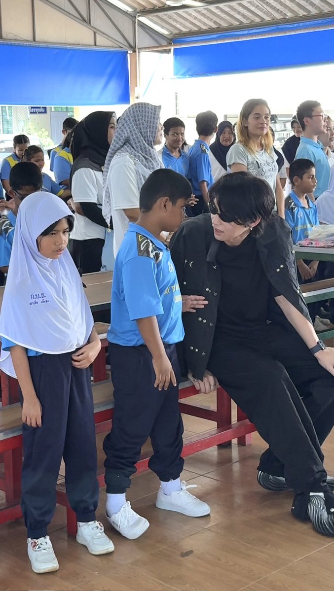 _twentyfournew_'s tweet image. “ไบร์ท วชิรวิชญ์” ขอทำดี ลงพื้นที่หาดใหญ่ ส่งต่อรอยยิ้ม มอบเงินและของใช้ช่วยเหลือ 4 โรงเรียนผู้ประสบภัยน้ำท่วม

#bbrightvc

facebook.com/10008866775181…