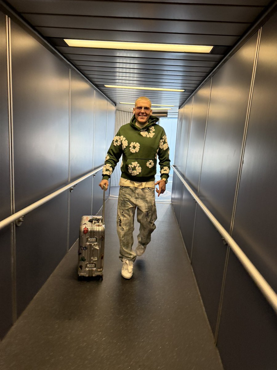 KingAnt's tweet image. Can I get a GM!?🏎️💨