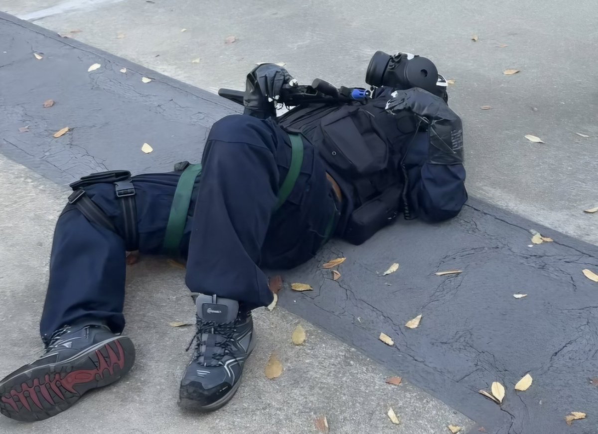 reconsassas's tweet image. #한번도_인용되지_않고_흘러간다면_탐라의_투명인간

씹아싸 출동함니돠

그리고 전 끈질긴 감기로 인해
기절하러 가요