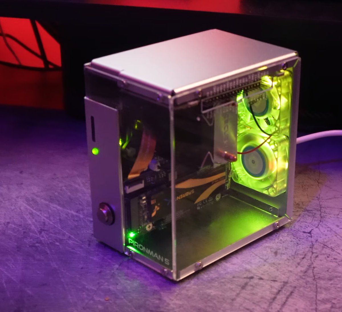 LaRevueGeek tweet media