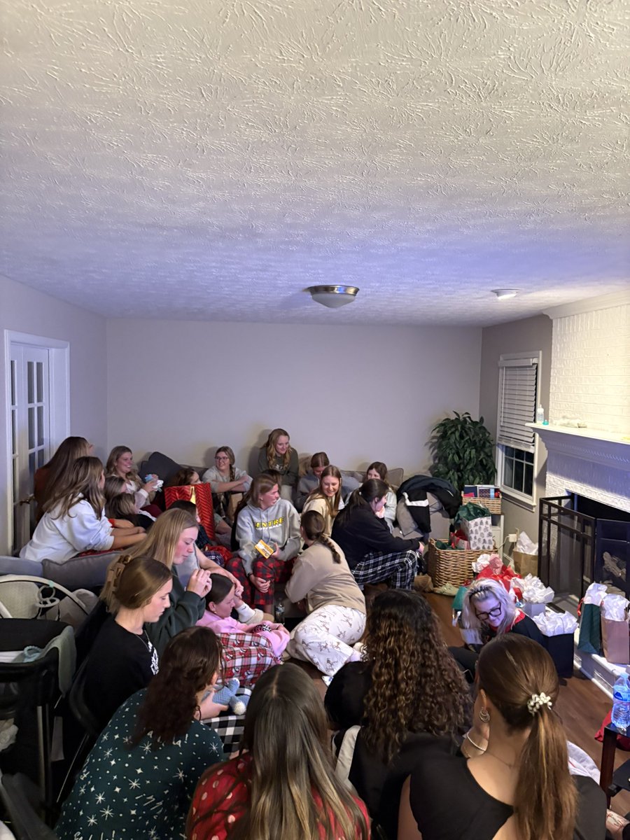 Centre Softball tweet media