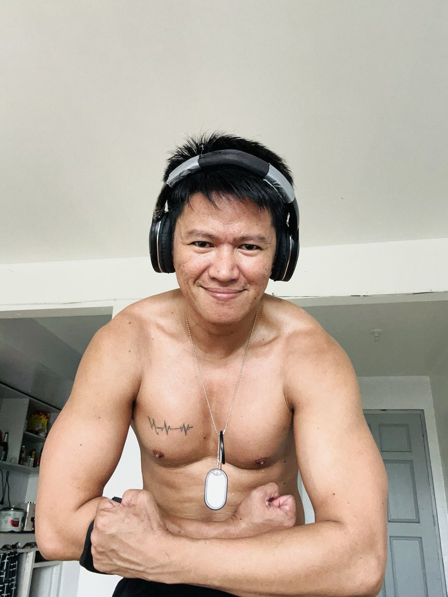 cpt_hold's tweet photo. Home workout mode. https://t.co/hJWQ4RK55j