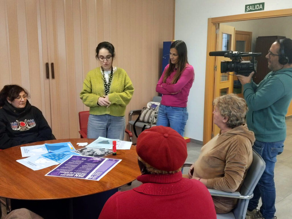 misionerospaul's tweet photo. 🎥 El Centro de Día de Salud Mental #Ranquines acogió la visita del programa “Solidarios por un bien común” (TRECE TV) para grabar un reportaje sobre su labor y compromiso con la #SaludMental y la #InclusiónSocial.

Próximamente, @Caritasalamanca informará de la fecha de emisión ➡️ https://t.co/grOFQhzAG4

#CáritasSalamanca
