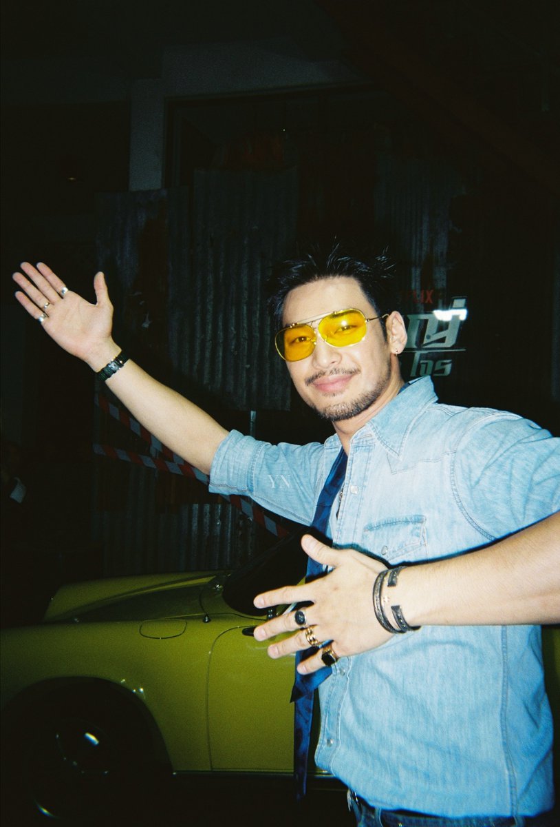 Tee Yai on Film <a href="/Nnattawin1/">Nnattawin</a> 📸
ครั้งแรกกับการถ่ายอาโปด้วยกล้องฟิล์ม
ไม่ได้จับมาเกือบ 5 ปี รู้สึกเหมือนได้รีเฟรชตัวเองอีกครั้ง ลุ้นอยู่นะว่าจะจ้าไปไหมแต่อาโปกับภาพฟิล์มถูกต้องที่สุด 10 10 10 ไปเล้ยยยยย😳 คิดถึงอีกแนะ ถ้ามีโอกาสก็อยากเป็นคนหลังกล้องถ่ายอาโปอีกจัง~

#ApoNattawin