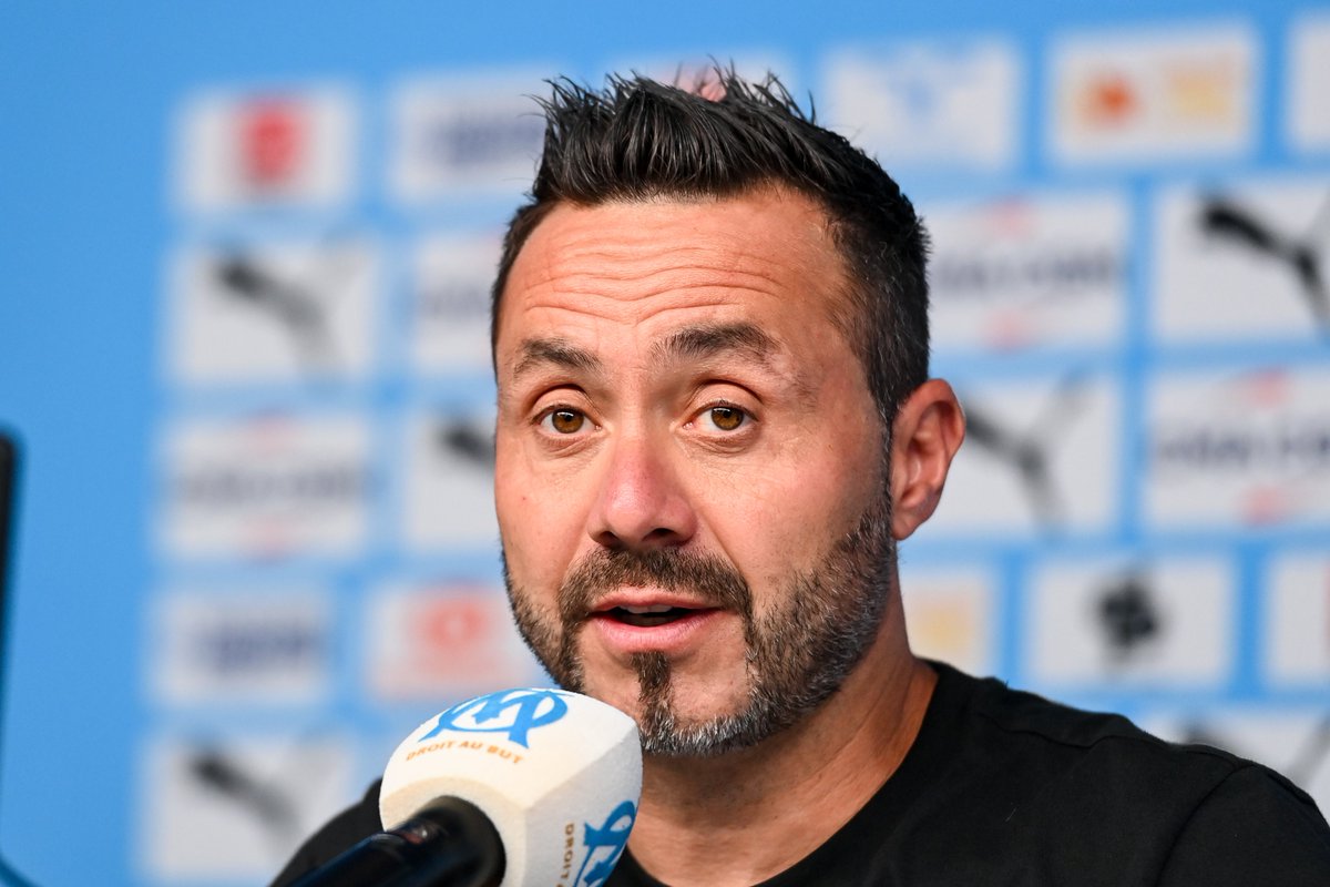 ActuFoot_'s tweet image. 🚨 « 𝗟'𝗘́𝗤𝗨𝗜𝗣𝗘 𝗤𝗨𝗜 𝗝𝗢𝗨𝗘 𝗟𝗘 𝗠𝗘𝗜𝗟𝗟𝗘𝗨𝗥 𝗙𝗢𝗢𝗧𝗕𝗔𝗟𝗟 𝗔𝗖𝗧𝗨𝗘𝗟𝗟𝗘𝗠𝗘𝗡𝗧 𝗘𝗡 𝗟𝗜𝗚𝗨𝗘 𝟭 𝗖'𝗘𝗦𝗧 𝗔𝗡𝗚𝗘𝗥𝗦 ! » 🤯🖤🤍

Roberto De Zerbi 🇮🇹 sur le SCO d'Angers et la Ligue 1 :

« 𝗝'𝗮𝗶𝗺𝗲 𝗯𝗲𝗮𝘂𝗰𝗼𝘂𝗽 𝗹𝗲𝘂𝗿 𝗲𝗻𝘁𝗿𝗮𝗶̂𝗻𝗲𝘂𝗿.

La…