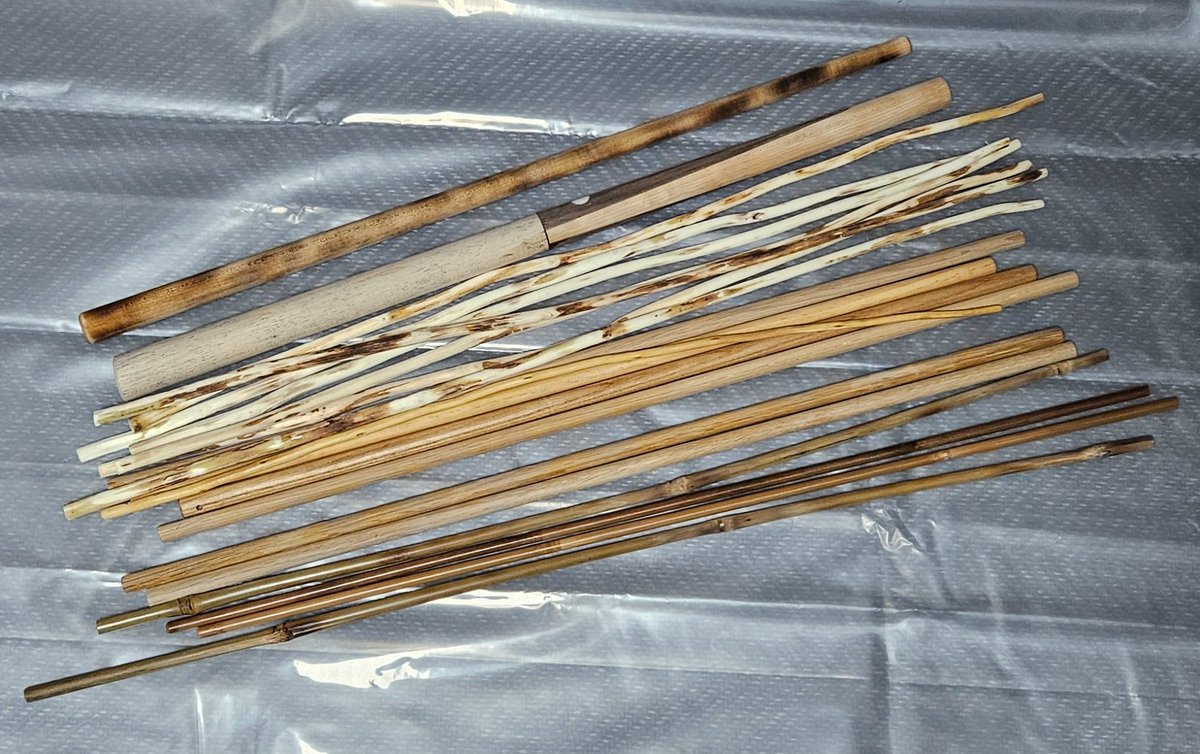 1. 눈 오는 날은 붕어빵.
- 옛날엔 천원에 5~6개 줬는데..
- 오..학교 다닐 때 도시락 싸서 다니신거 아니예요? ㅋㅋㅋ
- 초등학교 저학년 때..
- 네?
- ...
- 우와..국민학교 아녜요?
- 아냐!

2. 대설주의보.

3. 미루고 미루다 케인 오일링 하려고 꺼냈는데..오일이 다 떨어졌다.