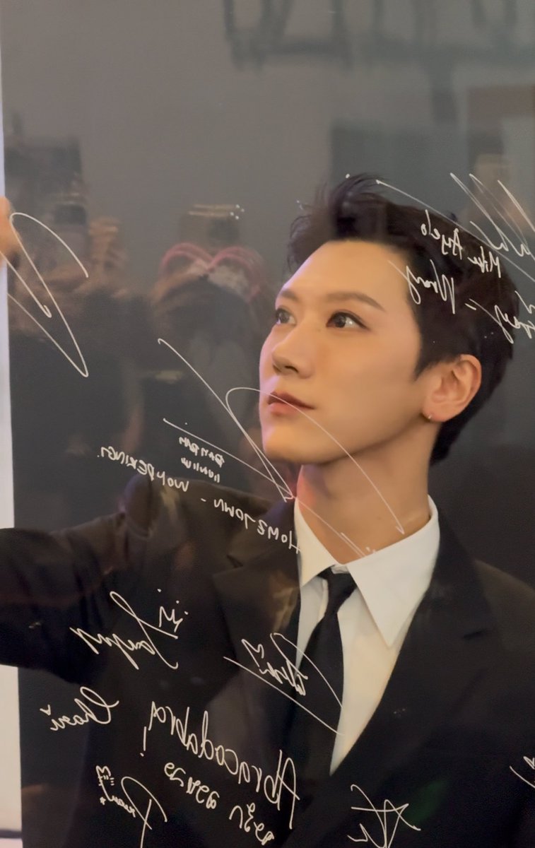 2p_pppp's tweet image. Perfect side profile #TENxSpotifyTH25