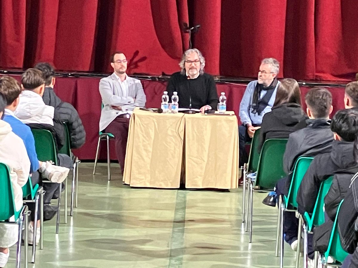 IAJuventud's tweet image. ✅El #IAJ participa en una charla con alumnos con motivo del Día de la Bandera de Andalucía y del Día de la Constitución.

Ha tenido lugar con estudiantes de 4º de ESO y Bachillerato del Colegio Juan XXIII de Granada 3 de diciembre 👏

juntadeandalucia.es/organismos/iaj…