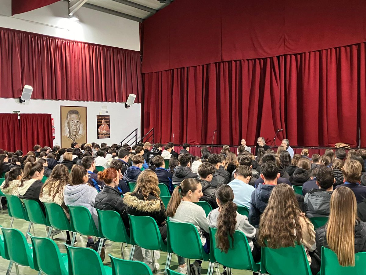 IAJuventud's tweet image. ✅El #IAJ participa en una charla con alumnos con motivo del Día de la Bandera de Andalucía y del Día de la Constitución.

Ha tenido lugar con estudiantes de 4º de ESO y Bachillerato del Colegio Juan XXIII de Granada 3 de diciembre 👏

juntadeandalucia.es/organismos/iaj…