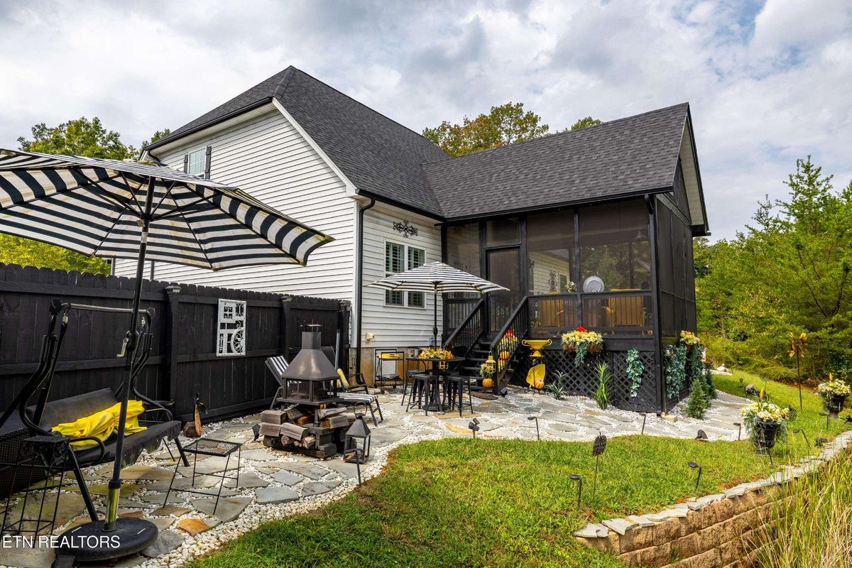 Welcome to this beautiful Lenoir City home, featuring thoughtfully designed finishes and plenty of living space! 3 BEDS, 3 BATHS &amp; over 2,500 sqft to call 🏡 

📍 1340 Hillside Lane, Lenoir City, TN 37771

Take a look: shawnwilmoth.com/d8rdwh2f