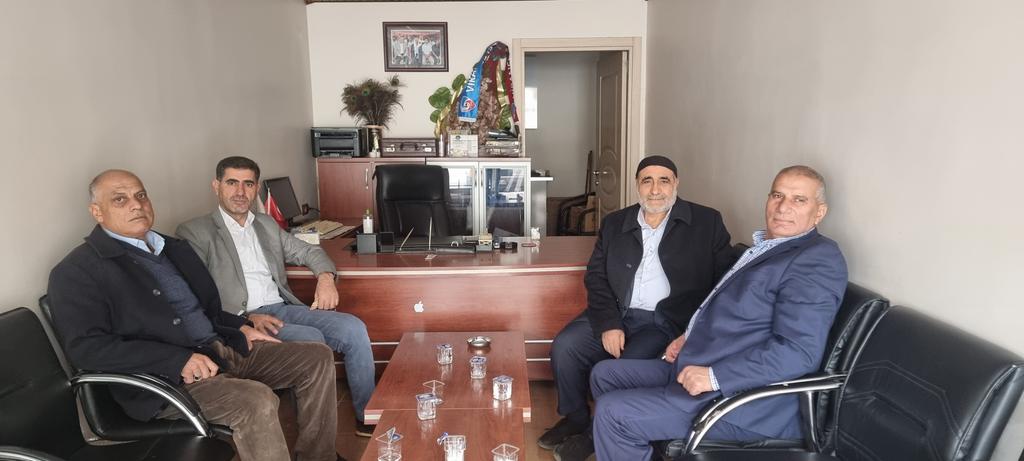 Viranşehir Bıhımi Aşiretinin ileri gelenlerinden Mehmet Yüzücü beyi Ofisinde eski ilçe Başkanımız Ahmet Acet ile birlikte Ziyaret ettik.
Sevgi ve muhabbetle bir sohbet yaptık.
#MrmleketMeselesi için ben her zaman #BenVarım dedi.
İyilik yolunda sorumluluğumuz var ve yerine