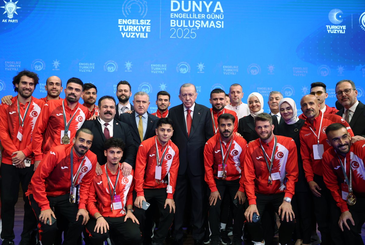 "Kırılan kalbi onarılmamış, mahzun edilen gönlü alınmamış, gerekli imkan sağlanmamış tek bir engelli kardeşimiz kalmayıncaya dek fedakarca çalışacağız."

Genel Başkanımız ve Cumhurbaşkanımız Recep Tayyip Erdoğan, Engelsiz Türkiye Yüzyılı Dünya Engelliler Günü Buluşması'na