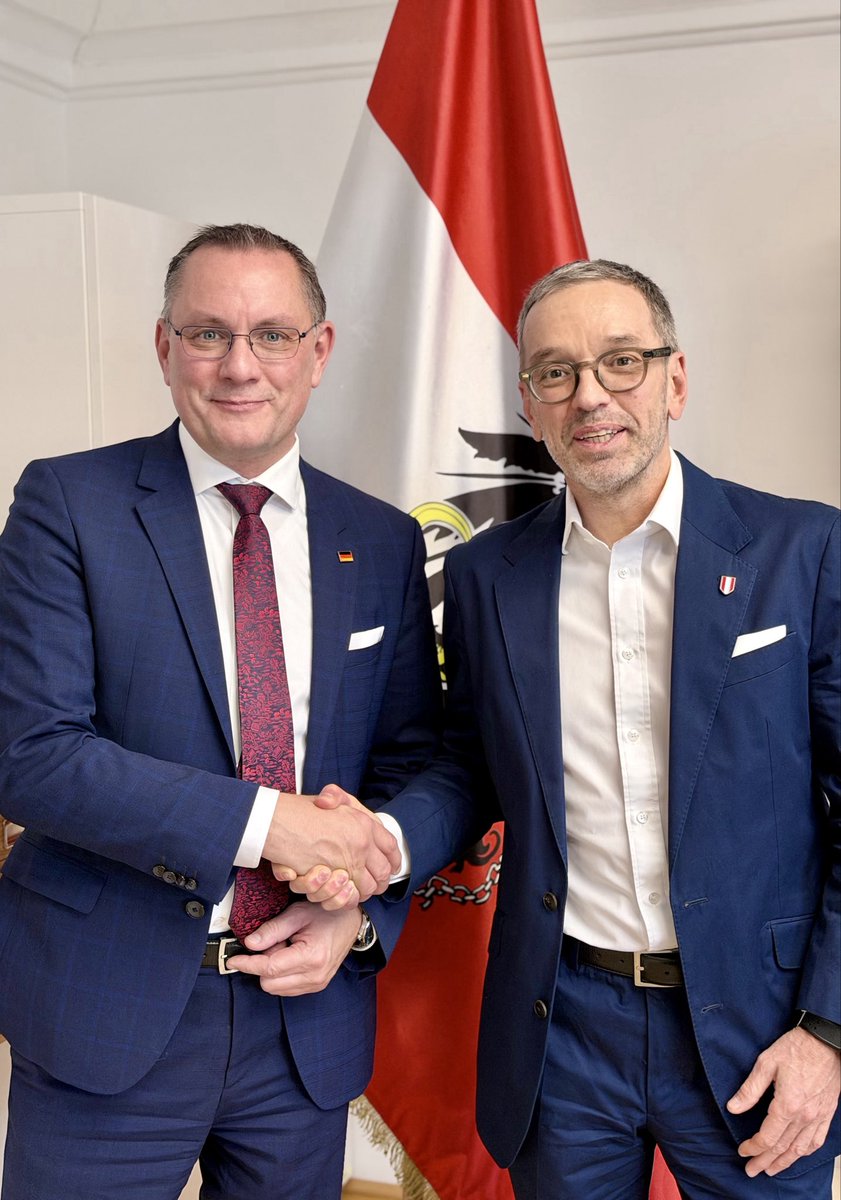 Tino_Chrupalla's tweet image. Heute habe ich in Wien Herbert Kickl getroffen, den Bundesparteiobmann der FPÖ. Wir tauschten uns über Themen aus, die unsere Parteien ähnlich angegangen sind und künftig in engerer Abstimmung gemeinsam angehen wollen: Innen- und Außenpolitik, Aufarbeitung der Corona-Politik und…