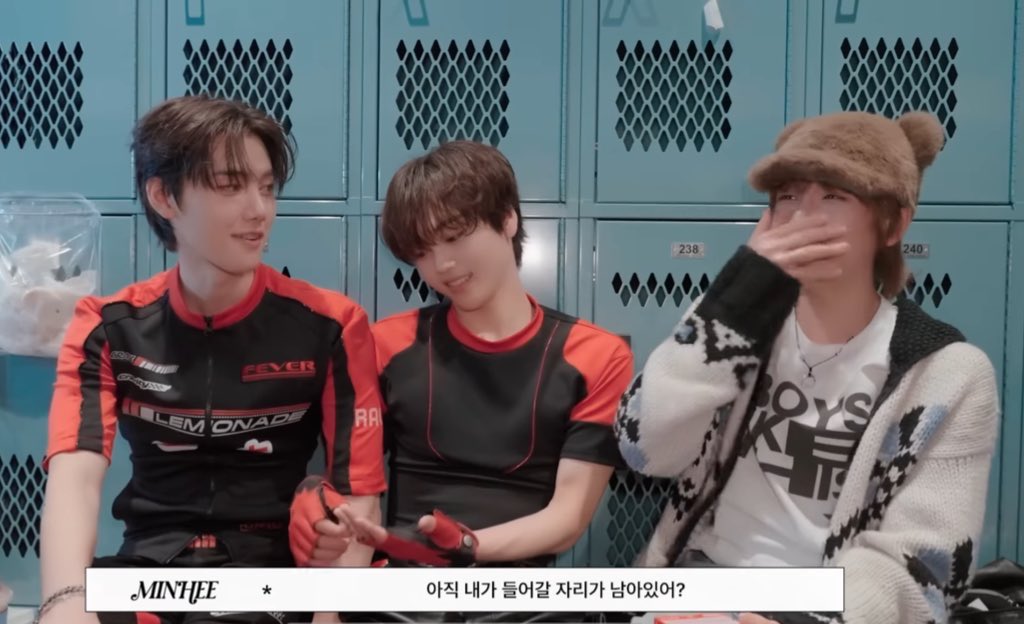 ㅅㅁ이: 둘이 딱 붙어서 뭐라는거옄ㅋㅋ