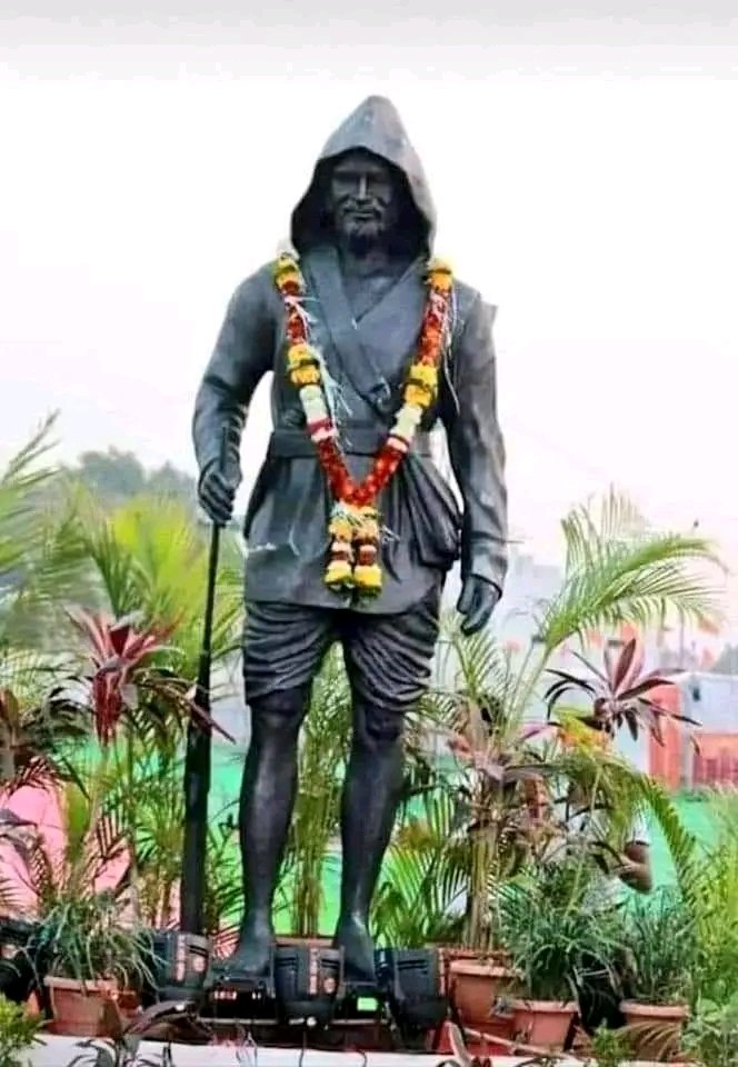 आदिवासी समुदाय के क्रांतिकारी योद्धा 
जल,जंगल,जमीन के अधिकार को
अंग्रेजों एवं 
#थाईचंपाई राजे/जमींदारो सामंतों से
छीनकर #किसानों आदिवासियों को दिलाने वाले 
महानायक महायोद्धा #टंट्याभील के बलिदान दिवस पर नमन 💐 #रॉबिनहुड_टंट्याभील #टंट्याभील 
#TantyaBhil