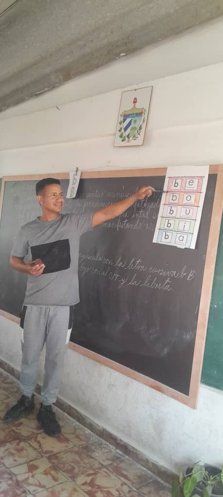 MaritzaDelrio65's tweet photo. "Jornada del Educador".🎀📖📝 Nuestro homenaje a ustedes que hacen realidad los sueños de los estudiantes.🌹📚
@dmeguama 
@dpestgo 
@CubaMined https://t.co/MlzFAxD5HQ
