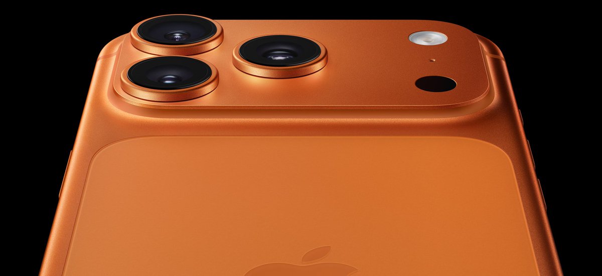 MacRumors's tweet image. iPhone 17 Pro Lost a Camera Feature Pro Models Have Had Since 2020 macrumors.com/2025/12/04/iph…