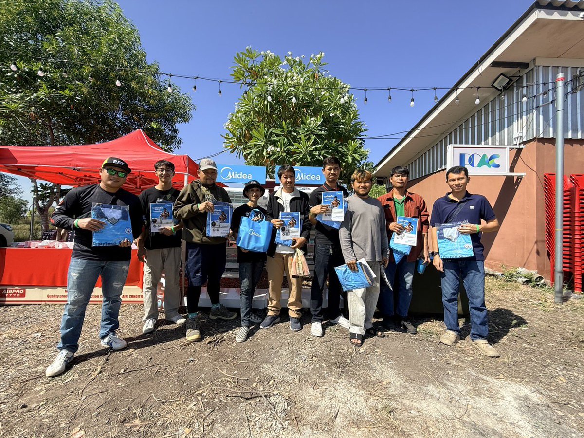 NokAir_Nok's tweet image. ✨ ภาพบรรยากาศ ย้อนหลังงานจัดบูธ ที่คุณดาว⭐️พาทีมงานพรชัยแอร์ไปออกบูธ 29 พฤศจิกายน 68 ✨
📍ณ.ไร่เงินล้าน จ.นครนายก 
………………………………………

#พรชัยแอร์ #PCAC #บูธแอร์ #ไร่เงินล้านนครนายก #ผ้าใบล้างแอร์เงินล้าน #แอร์บ้านราคาส่ง #แอร์ราคาถูก #ไร่เงินล้าน #ช่างแอร์ #งานแอร์