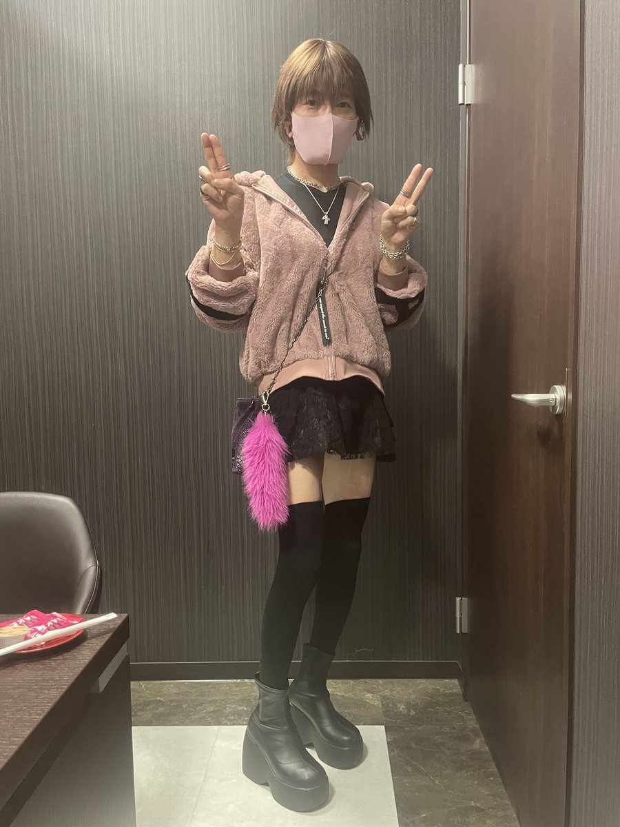 BAKU5O's tweet photo. 電車に乗ってお出かけ〜 https://t.co/XvUJfcSrvE