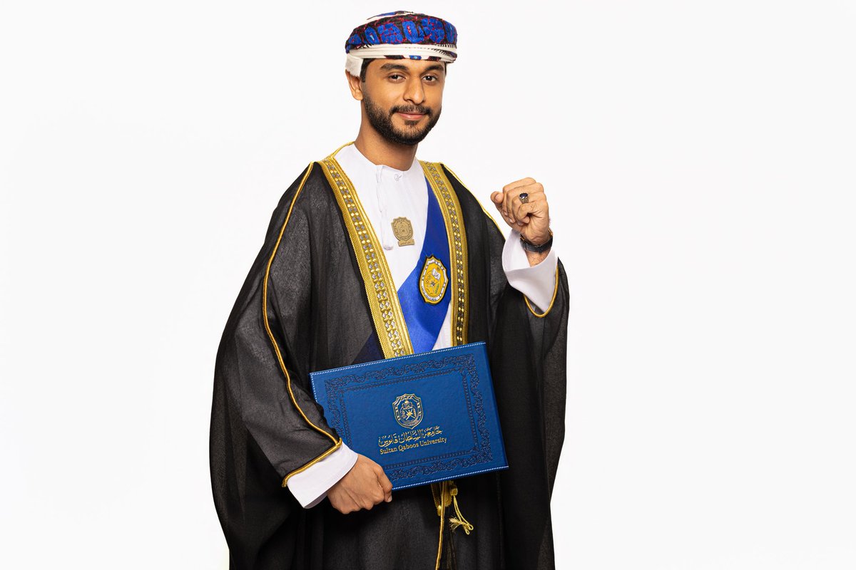 l8lh_'s tweet photo. ﴿وَآخِرُ دَعْوَاهُمْ أَنِ الْحَمْدُ لِلَّهِ رَبِّ الْعَالَمِينَ﴾
الحمدلله ما انتهى درب ولا ختم جهد ولا تم سعي الا بفضله
تم بحمد الله وتوفيقه تخرجي من جامعة السلطان قابوس 
 كلية التربية - بكالريوس التربية البدنية وعلوم الرياضة 🎓 🌟.. https://t.co/e4Sz3KQQo4