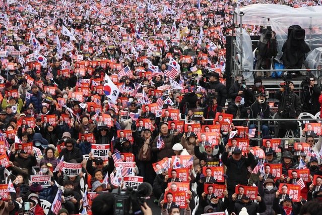 <a href="/Ruflusia2/">MumNyaNya</a> 존나 시뻘건 내란빨갱이들ㅋㅋ 반국가세력 빨갱이새끼들이 어딜 나댐?