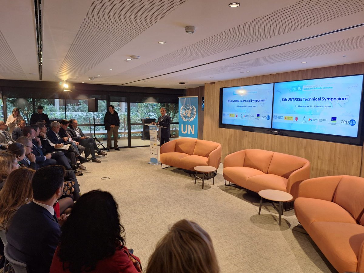 🟡V Simposio Técnico <a href="/untfsse/">UNTFSSE</a>

🚀Comienza el acto de bienvenida
💠<a href="/MarisaL_Aragon/">Marisa López</a> Consejera <a href="/Empresa_RM/">Consejería de Empresa, Empleo y Economía Social</a>
💠Jaime Iglesias. Comisionado Especial para la #EconomíaSocial
💠<a href="/japedreno/">Juan Antonio Pedreño</a> Pdte. <a href="/SocialEcoEU/">Social Economy EU</a> <a href="/CEPES2/">CEPES</a>
💠<a href="/simcim/">Simel Esim</a> Pdta. <a href="/ilocoopsse/">ILO Cooperative, Social and Solidarity Economy</a>

#UNTFSSEMurcia