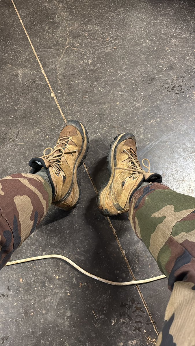 Un chien pour venir décrasser mes Salomon ?🦮😂
Bande de boloss

#cashmaster #alphamaster #master #findom #find #moneyslave #paypig #cashslave #slave #paypal