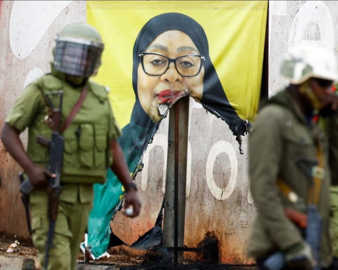 TraoreKenyan's tweet photo. Enyewe ukitaka kujuwa the real face of someone just give them money ๐ฐ and power โ๏ธregardlessof their gender. You slaughter your own people cause you want to hold on to power then you call for unity? Pathetic. ๐
#tanzaniaisbleeding #tanzanians4peace https://t.co/uMcBxlIqDm