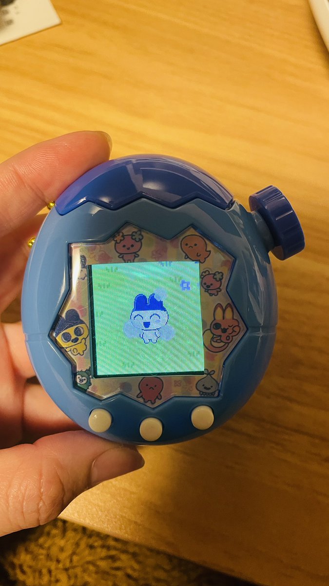 うちの子、まめっちになったんだけど、なんでホコリ？ついてるんだ？笑

#タマパラ　#たまごっち