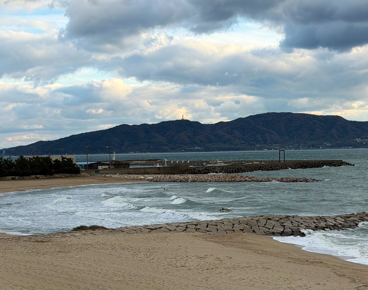 先週の金曜は19℃あった海水温が今日は16℃でした。
明日はもっと下がるのかなぁ。
やだな。