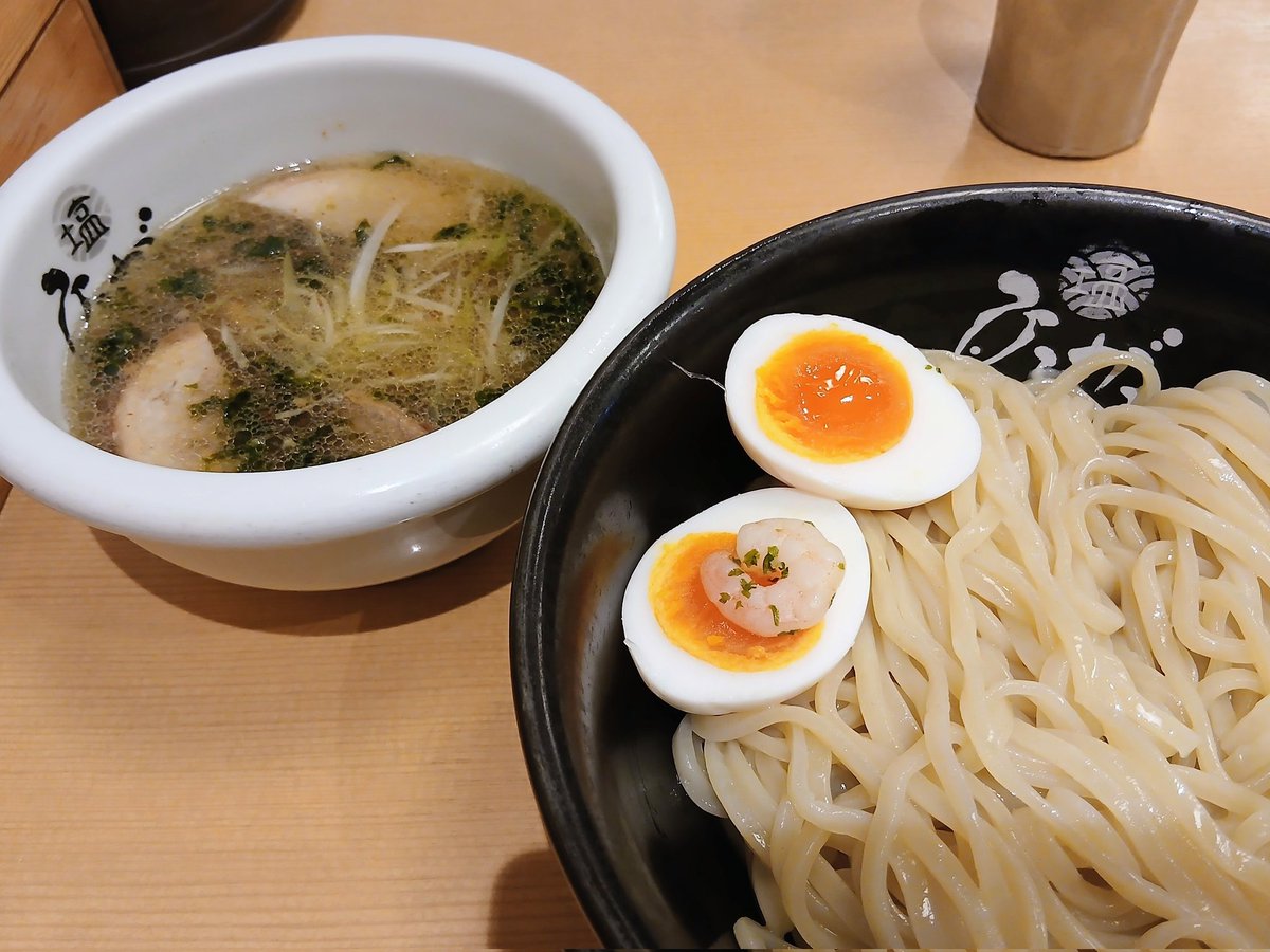 今日も木曜日なので23時～翌9時にゴールデン街シャドウの店番しますー！

ご都合あう方はぜひぜひ遊びにおいでくださいませ(^^)

写真はこの前食べた昔から好きなつけ麺です♪