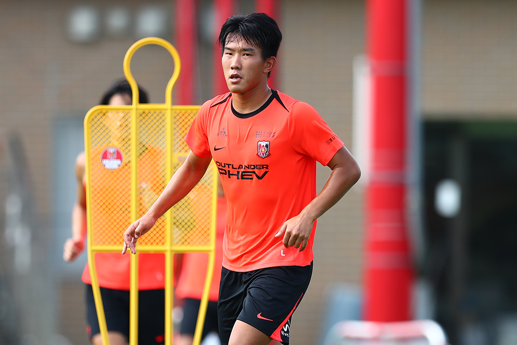 このたび、浦和レッズの2026シーズン新加入選手として、流通経済大学の松永颯汰選手の加入が内定しました。
　
♦️松永 コメント
urawa-reds.co.jp/topteamtopics/…
　
#松永颯汰
#urawareds #浦和レッズ #WeareREDS