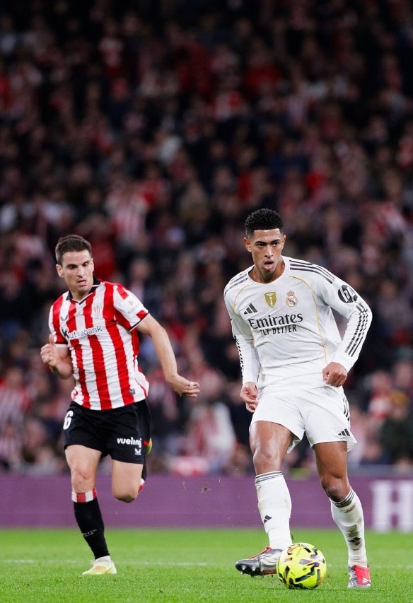theMadridZone's tweet photo. 🚨 Jude Bellingham played with complete freedom against Athletic Club. 

He had the joint most recoveries (7), and won every tackle (6). 

The Englishman shone playing further away from goal, in a central role, which was Xabi Alonso’s initial idea for him. @diarioas https://t.co/RvBP6uY3MB