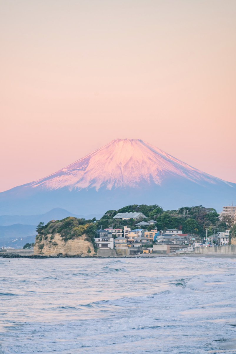 ruiruicamovi's tweet photo. 湘南から見る朝富士山が最高だ。 https://t.co/raIrNV59ps