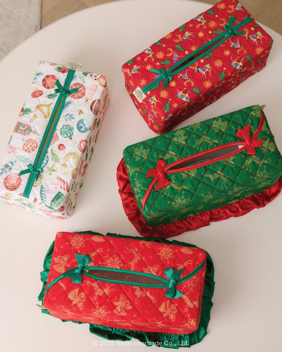 NaRaYa_official's tweet image. เพิ่มสีสันให้โต๊ะทานข้าวมื้อสำคัญของในวันคริสต์มาสนี้ 🎅

ด้วยกล่องทิชชู่จาก Christmas Collection 🎁✨
วางไว้บนโต๊ะแล้วช่วยเติมบรรยากาศให้งานดูพิเศษขึ้นทันที 🌲❤️

เลือกแบบที่ชอบได้แล้ววันนี้ ทั้งที่หน้าร้าน NaRaya ค่ะ

#NaRaYa #NaRaYaChristmasCollection #ChristmasCollection