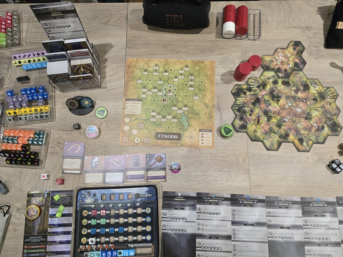 6 партій протягом 3.5 днів і я, нарешті, закінчив одну гілку одного квесту в одній провінції 😱

Контенту в The Elder Scrolls. Betrayal of the Second Era годин на 150, напевно 

А то ще доповнення будуть