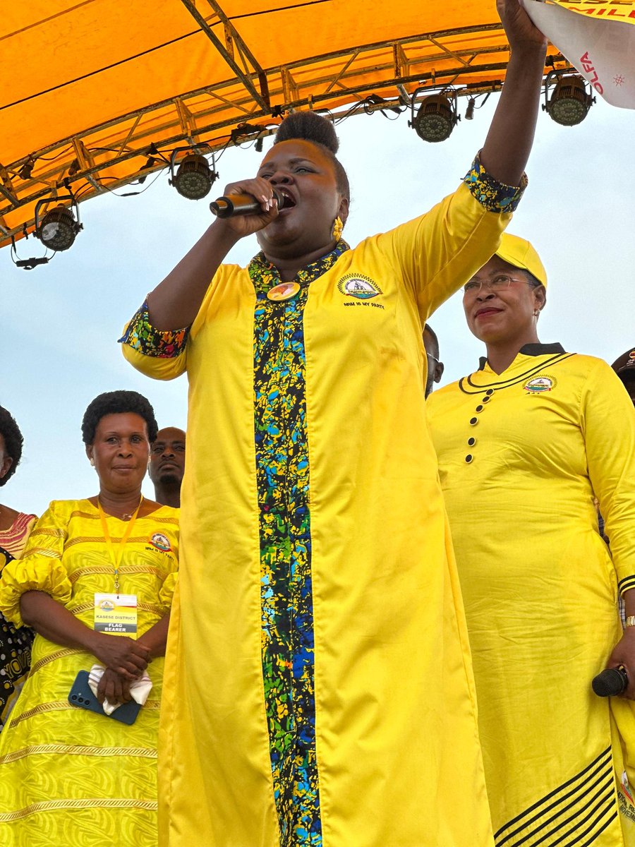 Photo! President arriving soon at Nyakasanga Playground Ground Kasese!
#KGRUPDATES