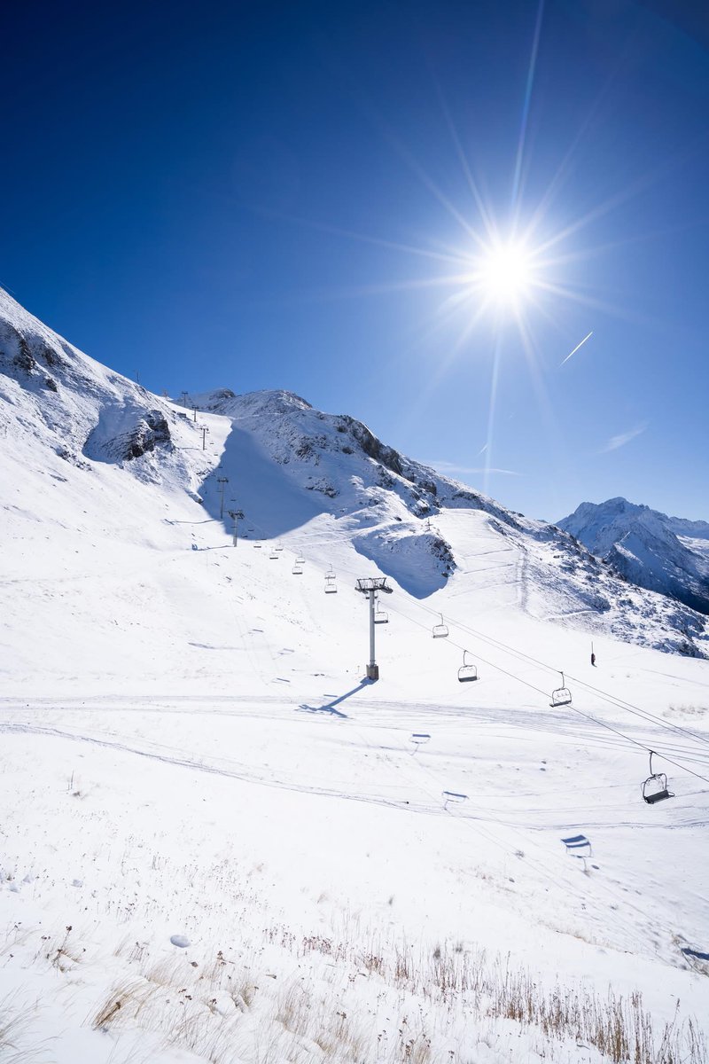 [natura] ❄️Immergersi nella natura a Les 2 Alpes . Passeggiate con ciaspole nella neve , che meraviglia esplorare questi paesaggi mozzafiato #ExploreFrance #natura <a href="/2ALPES/">LES 2 ALPES</a> 
📸 H. Hospital