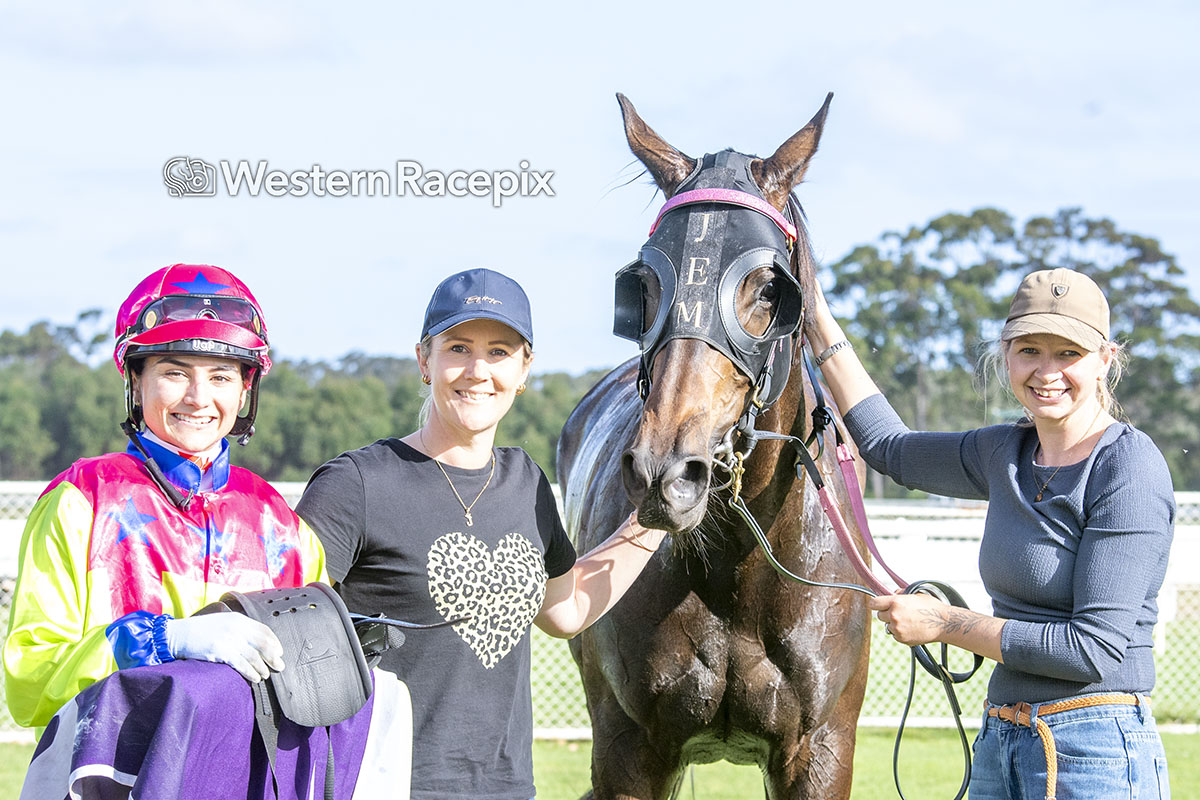 Western Racepix tweet media