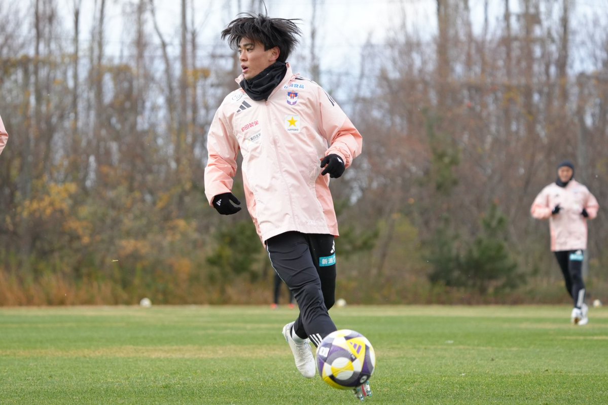 #FC東京 戦まであと2️⃣日‼️

🏆明治安田J1リーグ 第38節
🗓️12月6日（土）
🕰️14:00 kickoff
🏟️#味の素スタジアム 🗼

うっすら積もった雪が、#アルビレッジ を落ち着いた冬仕様に整えていました。⛄️

#albirex #アルビレックス新潟