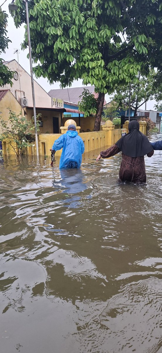 rafa_pradhi's tweet photo. @CLGCMedan Kepada Pihak Citraland gama city medan 
@prabowo 
@ListyoSigitP 
@bobbynasution_ 
Kami sangat memohon keadilan dari dampak banjir yg kami alami https://t.co/OM6fBMQZb5