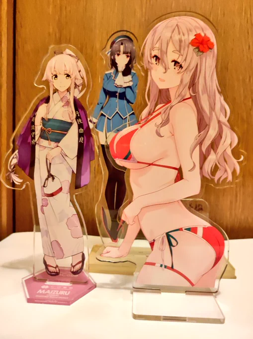 アクスタ届いた(∩'∀`)∩ ビキニポーラとなります 大きさは舞鶴公式の由良さんと比較 良いんじゃないかな(^q^)
