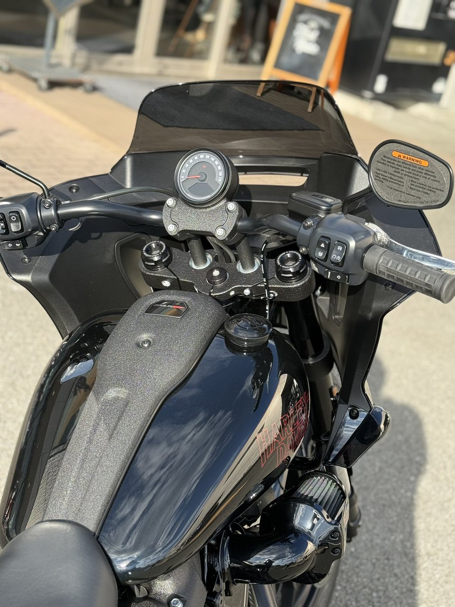 2025 NEW Low Rider®︎ ST（#FXLRST） クラシカルなタンクグラフィック