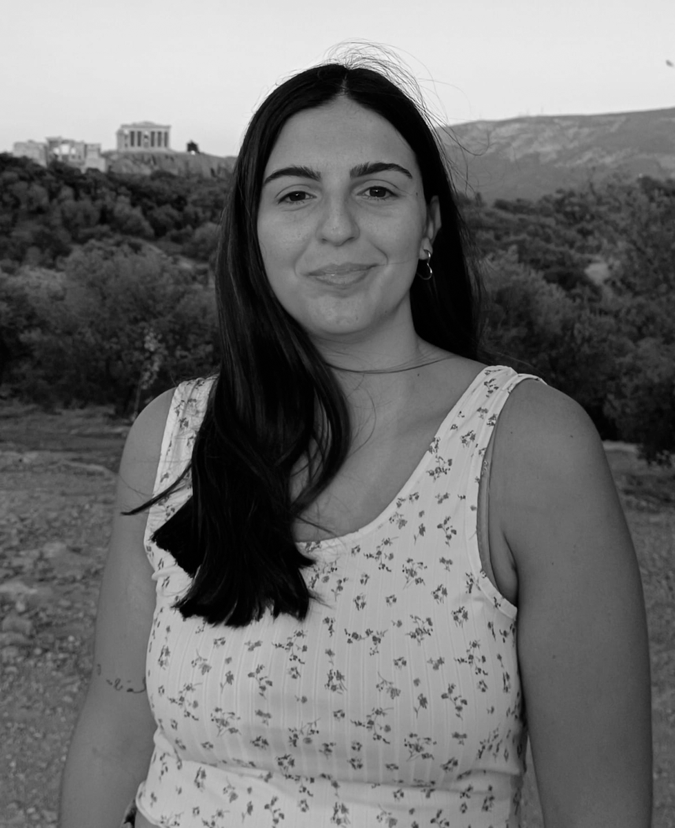 PremioAdonais's tweet photo. Rocío Angulo  es finalista del Premio Adonáis 2025 con su poemario "Los geranios descosíos" https://t.co/SWVqV2Xzt8