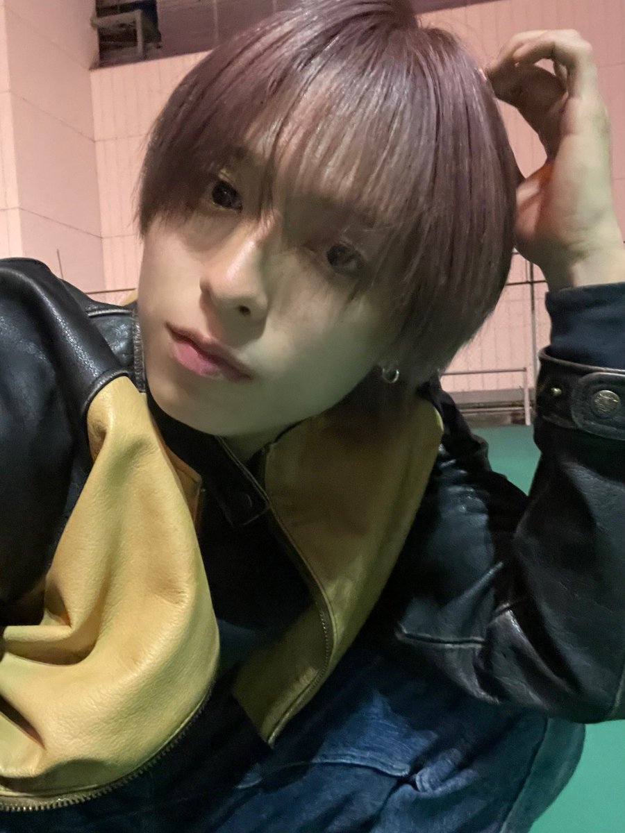 _KID_PHENOMENON's tweet photo. みなさあん！
6th Single「Black Flame」
聴いてくれてますかあ！

僕はこの時短帯は
OUR TIMEが聴きたくなって聴いてました🤤

皆さんも引き続き沢山聴いて下さああい！
そして！Spotify月間リスナー数も
10万人超えたいです！🥹
是非いっぱいシェアして下さい

https://t.co/5vQ0NPvoAp

by 蒼真🐰

#BlackFlame 
#キドフェノ #川口蒼真
#KIDPHENOMENON