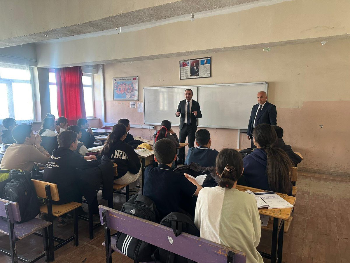 yuksekova_mem's tweet photo. 🏫 Okul Ziyaretleri

İlçe Milli Eğitim Müdürümüz Sn. Kadir ÇETİN ve Şube Müdürümüz Sn. İskender AKDOĞAN, 📍Esendere İlk/Ortaokulu’nu ziyaret ederek öğretmenlerimiz ve öğrencilerimizle bir araya geldi.

@tcmeb @TCyuksekova @nrtttin_ylmz @ctn_kdr https://t.co/3dWQ3jsvLa