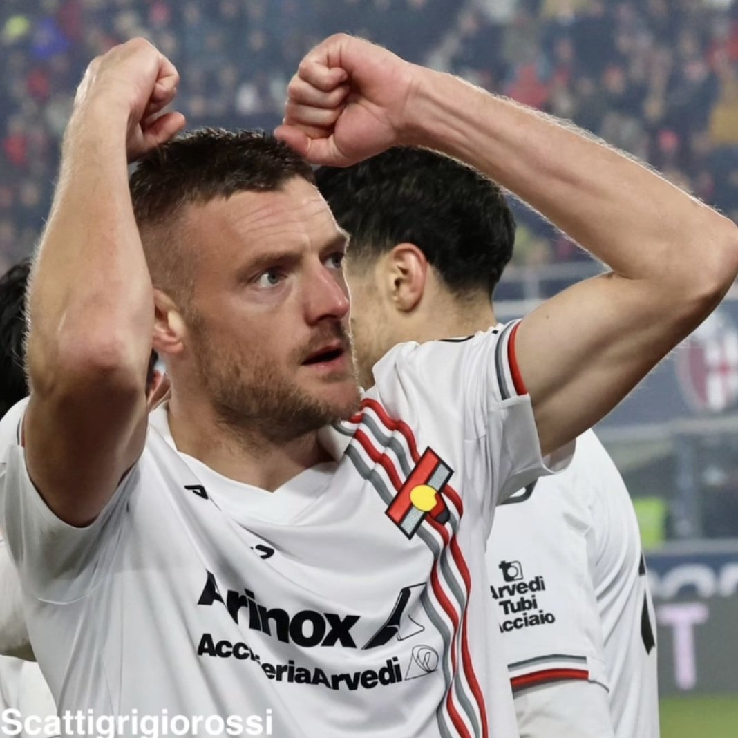 lee1978lcfc's tweet image. JV10 🐐👑
#lcfc 💙🦊
#forzacremo 🩶♥️