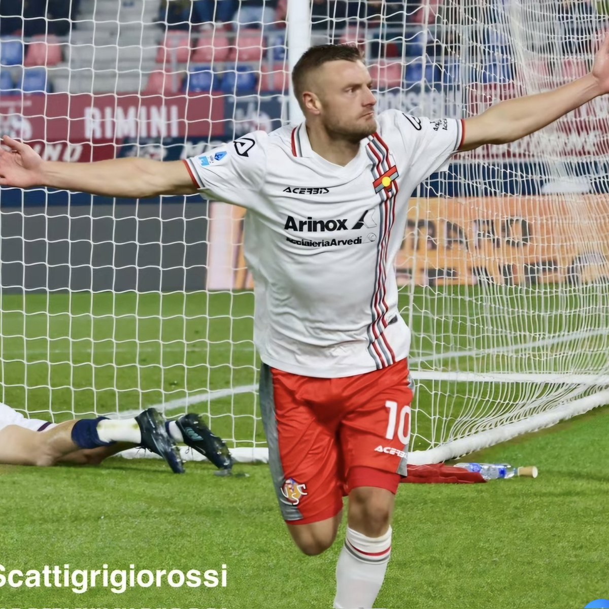 lee1978lcfc's tweet image. JV10 🐐👑
#lcfc 💙🦊
#forzacremo 🩶♥️