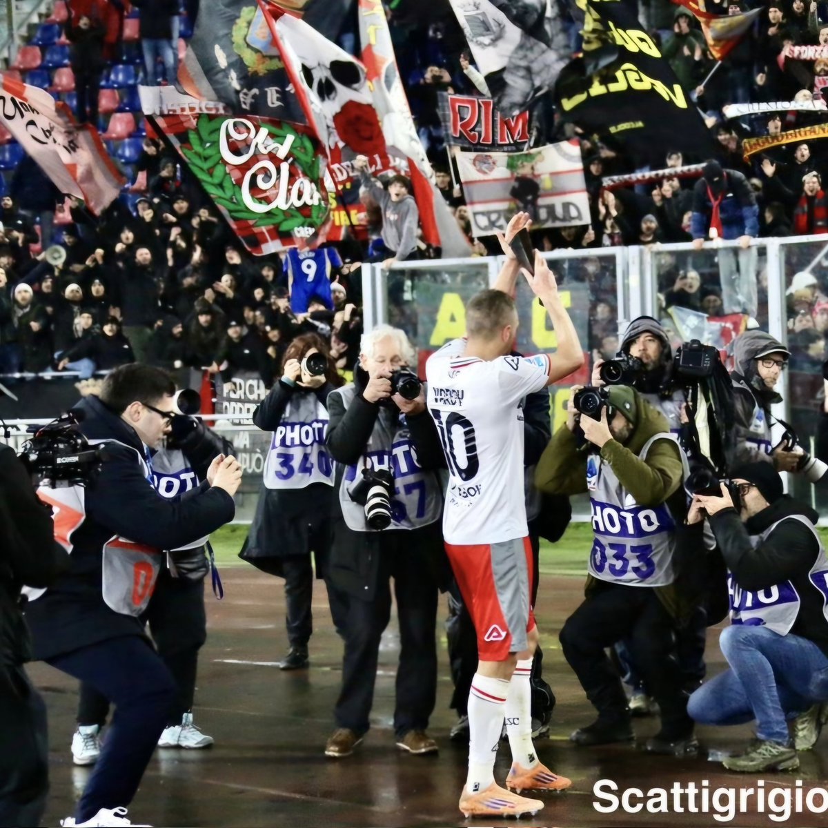 lee1978lcfc's tweet image. JV10 🐐👑
#lcfc 💙🦊
#forzacremo 🩶♥️