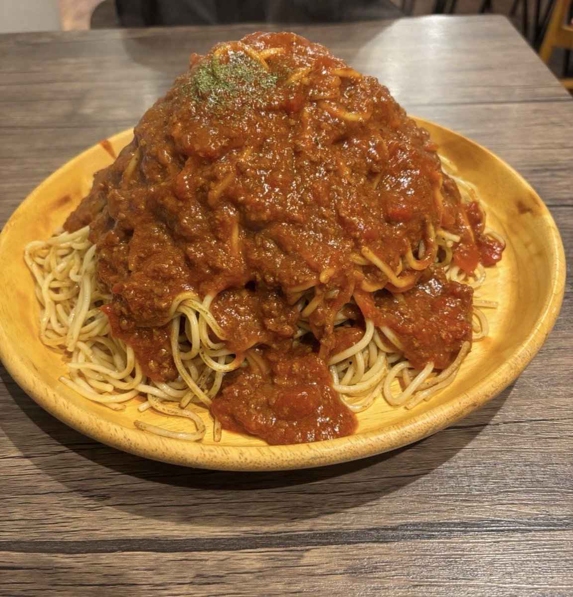 神戸の高速神戸駅の近くにある ちゃっぷまんさんに再訪してきました😃

このお店はフードファイターの方がいくつも動画出されています‼️

今回はミートソースの富士山(1500g)チャレンジしました🧗

残念ながら登頂できなかったです🥲

また再訪してチャレンジします💪